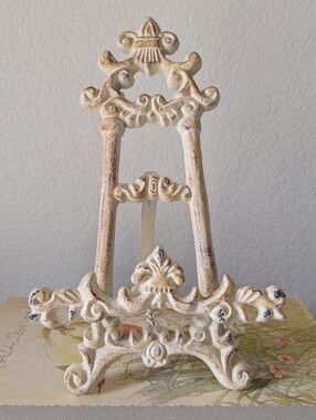 Vintage Looking Metal Victorian Style Ornate TABLE TOP DISPLAY EASEL 9"
